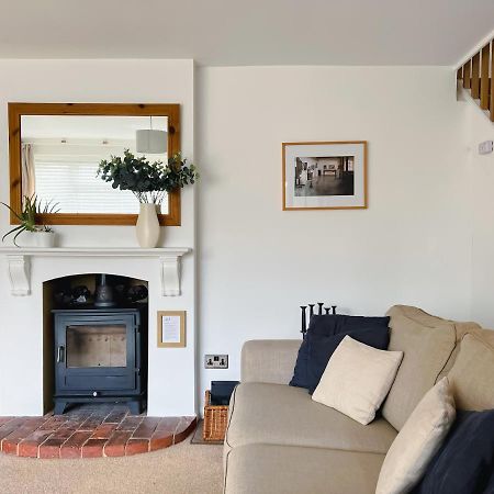 Вілла Bright & Cosy - Jacuzzi - Log Burner - King Beds Tangmere Екстер'єр фото