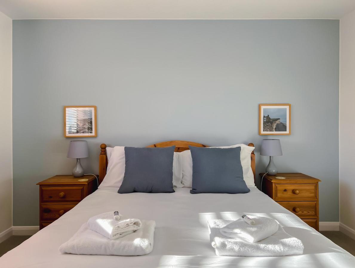 Вілла Bright & Cosy - Jacuzzi - Log Burner - King Beds Tangmere Екстер'єр фото