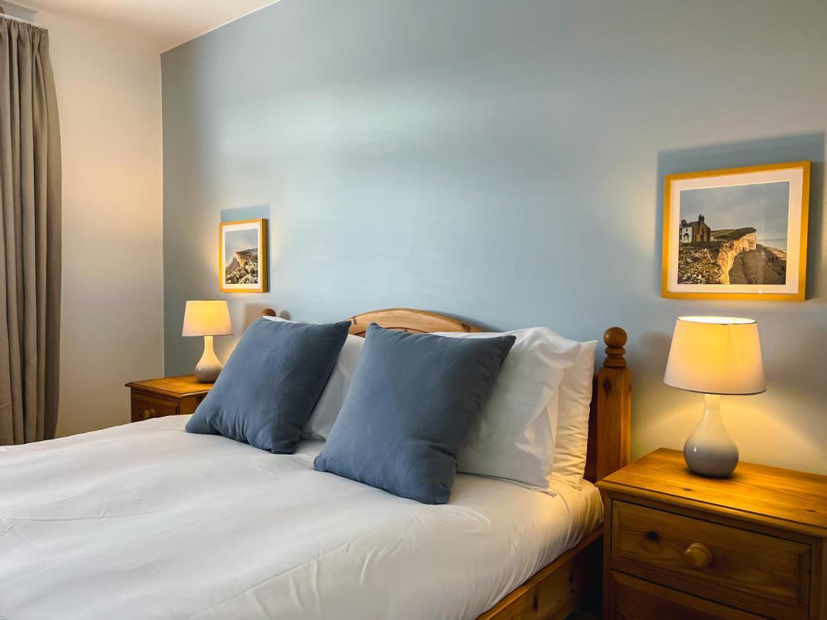 Вілла Bright & Cosy - Jacuzzi - Log Burner - King Beds Tangmere Екстер'єр фото