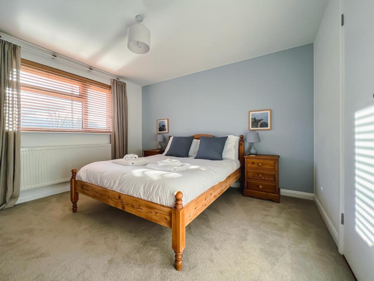 Вілла Bright & Cosy - Jacuzzi - Log Burner - King Beds Tangmere Екстер'єр фото