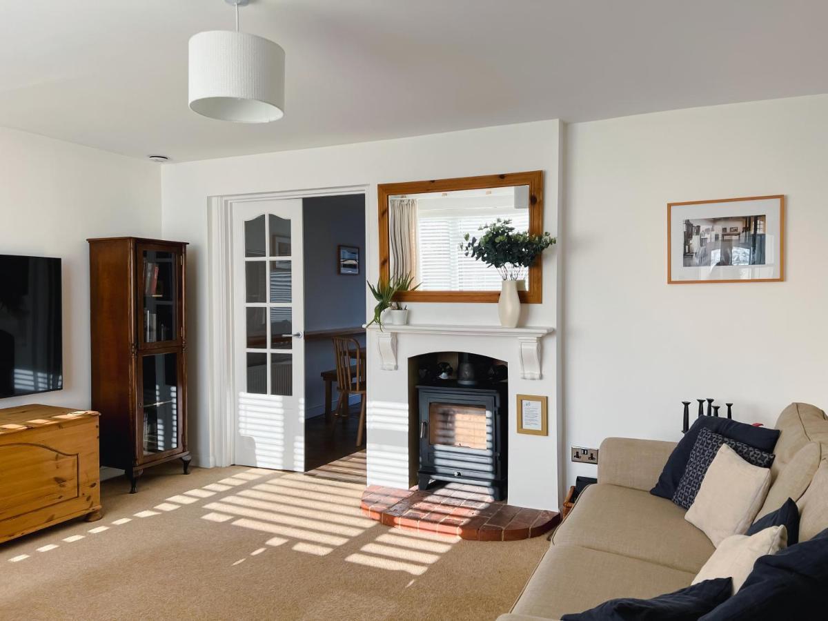 Вілла Bright & Cosy - Jacuzzi - Log Burner - King Beds Tangmere Екстер'єр фото