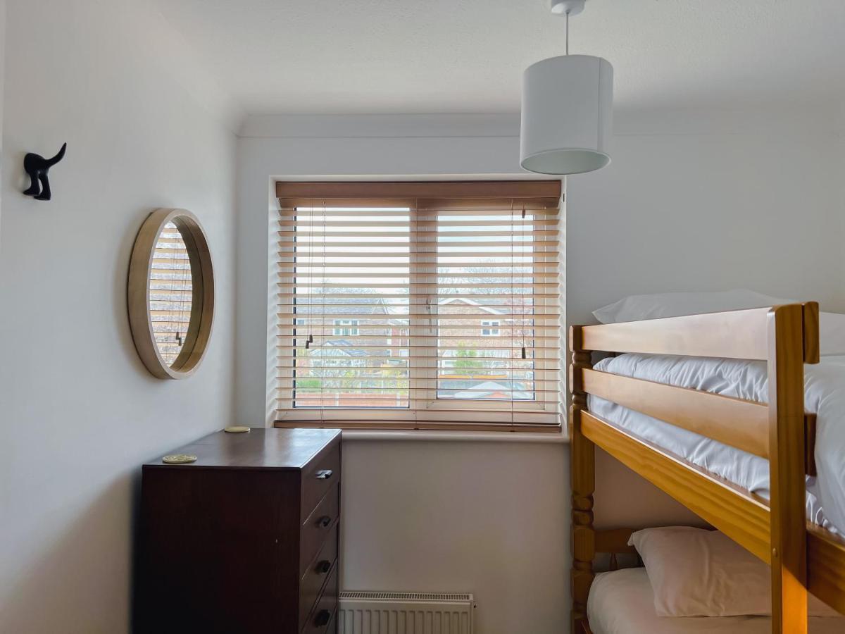 Вілла Bright & Cosy - Jacuzzi - Log Burner - King Beds Tangmere Екстер'єр фото